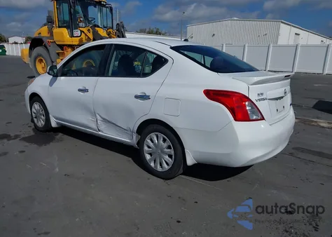 2014 Nissan Versa 1.6 Sv z USA, uszkodzony, nr VIN 3N1CN7AP8EL827406
